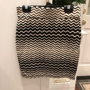 Black and white patterned mini pencil skirt